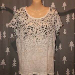 Two by Vince Camuto women’s large cheetah print